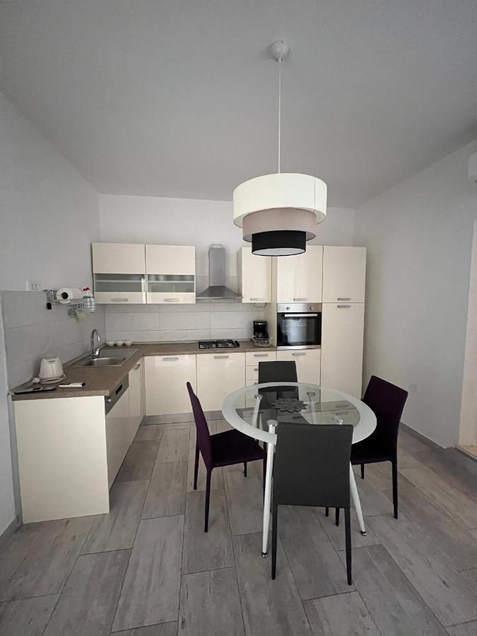 Apartman 3M With Free Parking สปลิท ภายนอก รูปภาพ