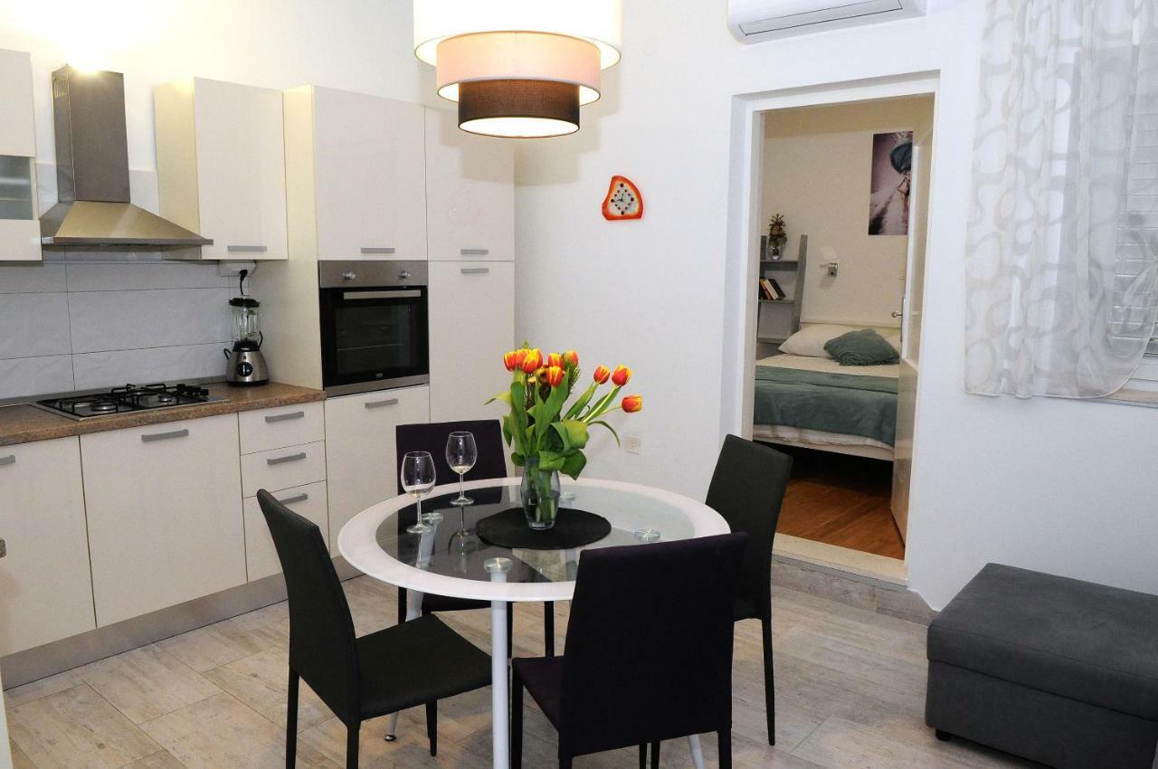 Apartman 3M With Free Parking สปลิท ภายนอก รูปภาพ